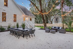 Southern Oasis by Avantstay 0 5mi Walk to the Beach Pool Patio Large Y