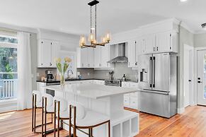 Southern Oasis by Avantstay 0 5mi Walk to the Beach Pool Patio Large Y