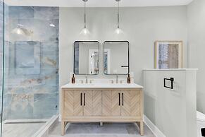 Southern Oasis by Avantstay 0 5mi Walk to the Beach Pool Patio Large Y