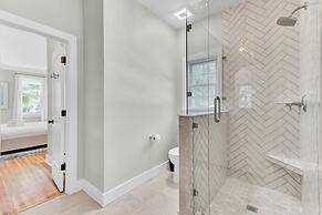 Southern Oasis by Avantstay 0 5mi Walk to the Beach Pool Patio Large Y