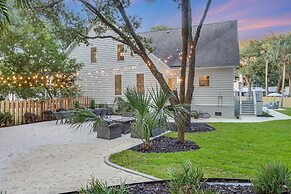 Southern Oasis by Avantstay 0 5mi Walk to the Beach Pool Patio Large Y