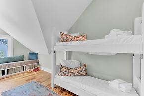 Southern Oasis by Avantstay 0 5mi Walk to the Beach Pool Patio Large Y