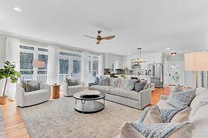 Southern Oasis by Avantstay 0 5mi Walk to the Beach Pool Patio Large Y