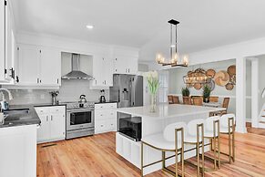 Southern Oasis by Avantstay 0 5mi Walk to the Beach Pool Patio Large Y