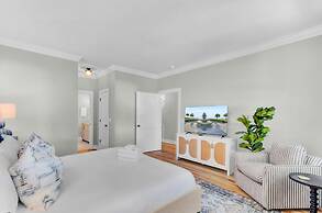 Southern Oasis by Avantstay 0 5mi Walk to the Beach Pool Patio Large Y