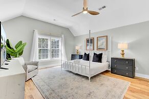 Southern Oasis by Avantstay 0 5mi Walk to the Beach Pool Patio Large Y