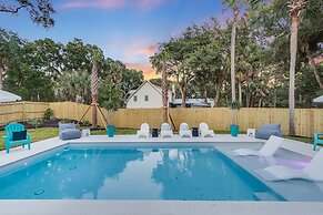 Southern Oasis by Avantstay 0 5mi Walk to the Beach Pool Patio Large Y