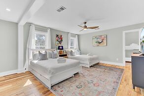 Southern Oasis by Avantstay 0 5mi Walk to the Beach Pool Patio Large Y