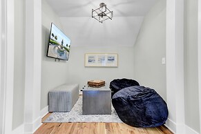 Southern Oasis by Avantstay 0 5mi Walk to the Beach Pool Patio Large Y