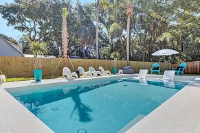 Southern Oasis by Avantstay 0 5mi Walk to the Beach Pool Patio Large Y