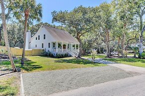 Southern Oasis by Avantstay 0 5mi Walk to the Beach Pool Patio Large Y