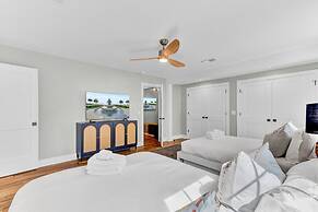 Southern Oasis by Avantstay 0 5mi Walk to the Beach Pool Patio Large Y