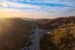 Creekside Haven Gatlinburg Escape by a Bubbling Creek Near Top Attract