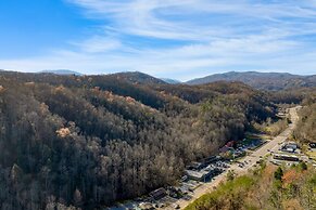 Creekside Haven Gatlinburg Escape by a Bubbling Creek Near Top Attract