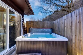 Creekside Haven Gatlinburg Escape by a Bubbling Creek Near Top Attract