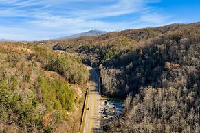 Creekside Haven Gatlinburg Escape by a Bubbling Creek Near Top Attract