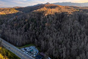 Creekside Haven Gatlinburg Escape by a Bubbling Creek Near Top Attract
