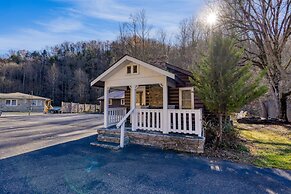 Creekside Haven Gatlinburg Escape by a Bubbling Creek Near Top Attract