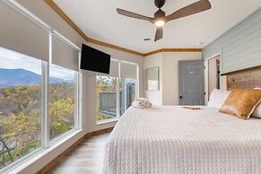 Greene Mountain Lodge by Avantstay Sleeps 22 Hot Tub Game Room Theater