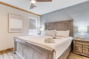 Greene Mountain Lodge by Avantstay Sleeps 22 Hot Tub Game Room Theater