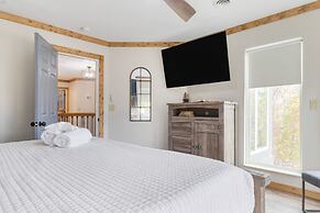 Greene Mountain Lodge by Avantstay Sleeps 22 Hot Tub Game Room Theater