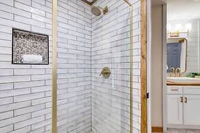 Greene Mountain Lodge by Avantstay Sleeps 22 Hot Tub Game Room Theater