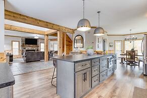 Greene Mountain Lodge by Avantstay Sleeps 22 Hot Tub Game Room Theater