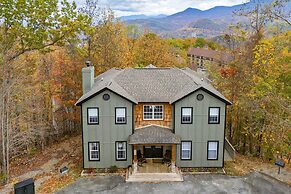 Greene Mountain Lodge by Avantstay Sleeps 22 Hot Tub Game Room Theater