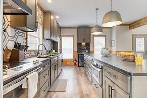 Greene Mountain Lodge by Avantstay Sleeps 22 Hot Tub Game Room Theater