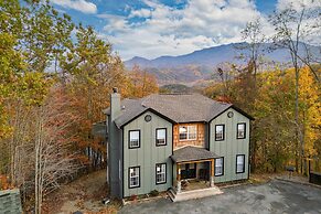 Greene Mountain Lodge by Avantstay Sleeps 22 Hot Tub Game Room Theater