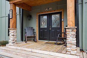 Greene Mountain Lodge by Avantstay Sleeps 22 Hot Tub Game Room Theater