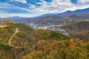 Greene Mountain Lodge by Avantstay Sleeps 22 Hot Tub Game Room Theater