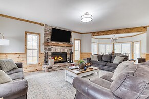 Greene Mountain Lodge by Avantstay Sleeps 22 Hot Tub Game Room Theater