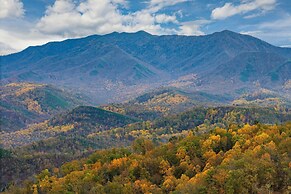 Greene Mountain Lodge by Avantstay Sleeps 22 Hot Tub Game Room Theater