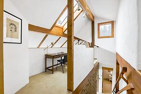 Treehouse by Avantstay Secluded Mountain Cabin w Views Hot Tub Treehou