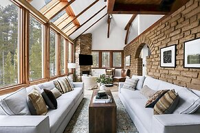 Treehouse by Avantstay Secluded Mountain Cabin w Views Hot Tub Treehou