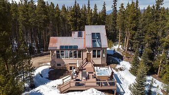 Treehouse by Avantstay Secluded Mountain Cabin w Views Hot Tub Treehou