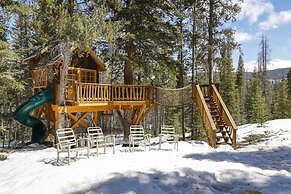 Treehouse by Avantstay Secluded Mountain Cabin w Views Hot Tub Treehou