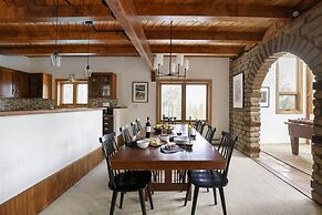 Treehouse by Avantstay Secluded Mountain Cabin w Views Hot Tub Treehou