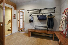 Treehouse by Avantstay Secluded Mountain Cabin w Views Hot Tub Treehou