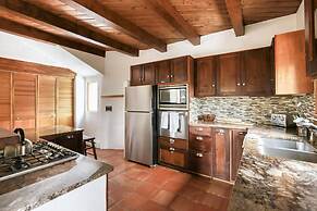 Treehouse by Avantstay Secluded Mountain Cabin w Views Hot Tub Treehou