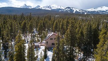 Treehouse by Avantstay Secluded Mountain Cabin w Views Hot Tub Treehou