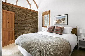 Treehouse by Avantstay Secluded Mountain Cabin w Views Hot Tub Treehou