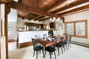 Treehouse by Avantstay Secluded Mountain Cabin w Views Hot Tub Treehou