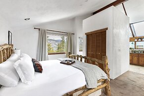 Treehouse by Avantstay Secluded Mountain Cabin w Views Hot Tub Treehou