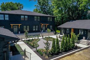 The Nomad 64-person Hillsboro Village Retreat Studio 1BR Spaces