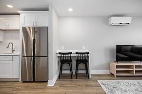 The Nomad 64-person Hillsboro Village Retreat Studio 1BR Spaces