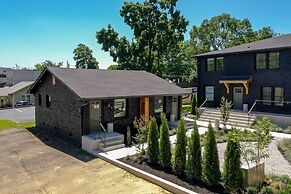 The Nomad 64-person Hillsboro Village Retreat Studio 1BR Spaces