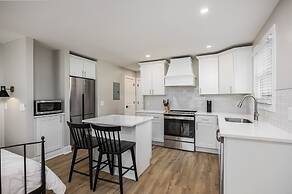 The Nomad 64-person Hillsboro Village Retreat Studio 1BR Spaces