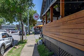 The Nomad 64-person Hillsboro Village Retreat Studio 1BR Spaces